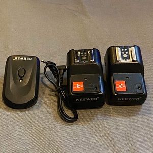 Neewer 16 Channel Wireless Remote FM Flash Speedlite Radio Trigger with 2.5mm PC